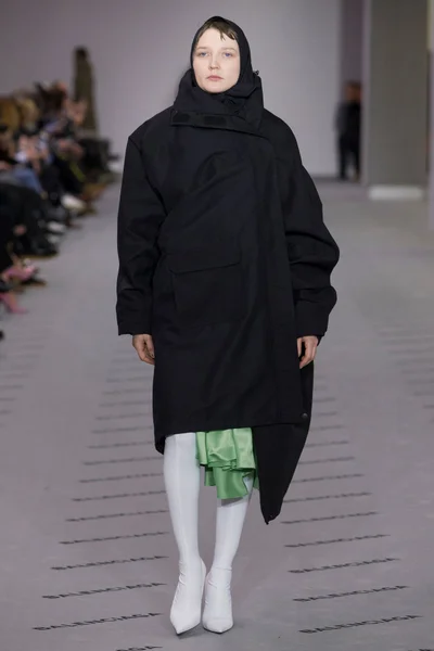 Look 17